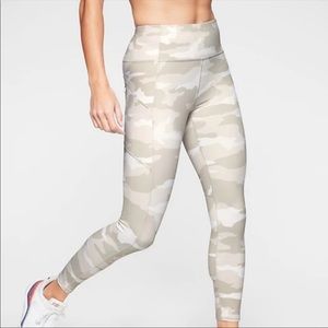 Athleta camo contender 7/8 legging